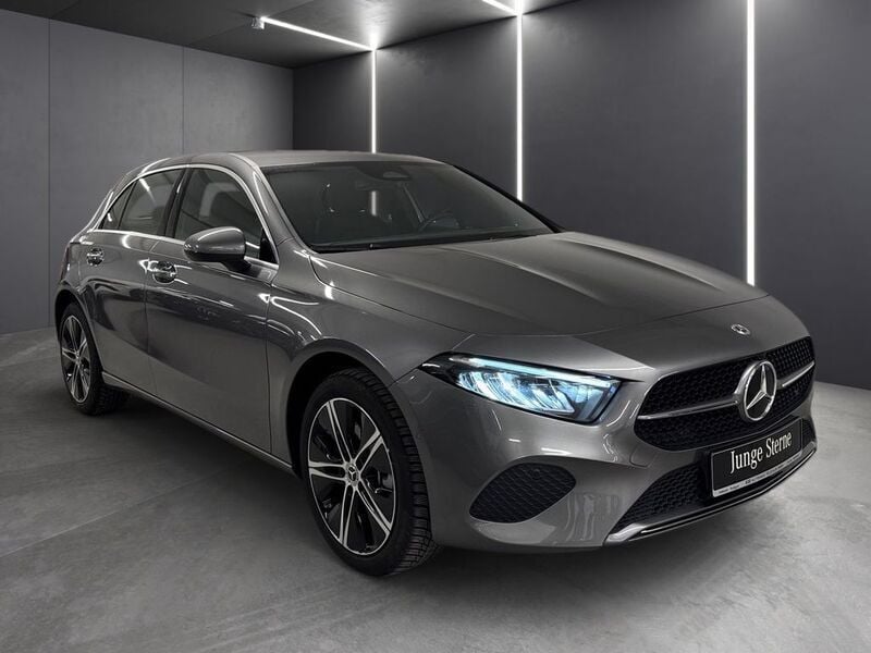 Gebraucht Mercedes A250 Progressive 163 PS (119 kW) 2024 Grau Kleinwagen