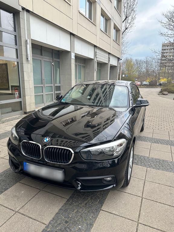Schwarz Gebraucht 2016 BMW 116 Advantage Kleinwagen | 6.900 € (Fairer Preis) - Bild 1/4