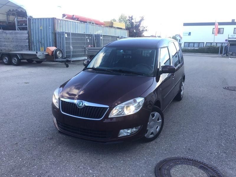Rot Gebraucht 2011 Skoda Roomster Comfort Kombi | 2.199 € (Superpreis) - Bild 1/4