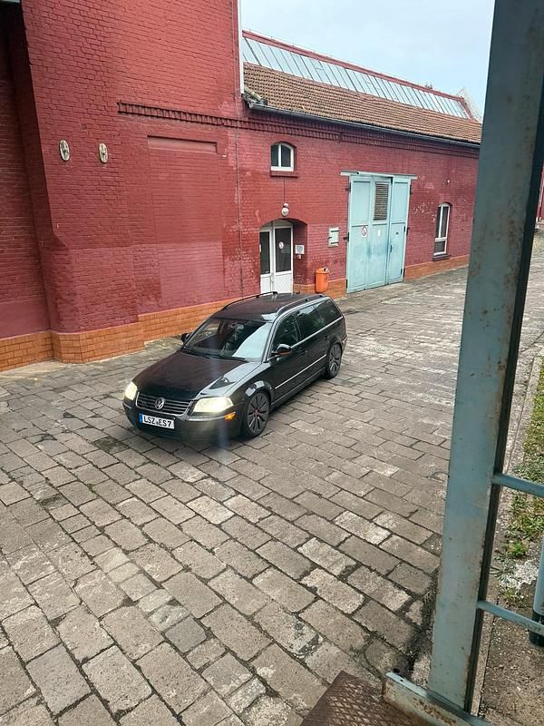 Schwarz Gebraucht 2001 VW Passat Kombi | 4.500 € - Bild 1/4