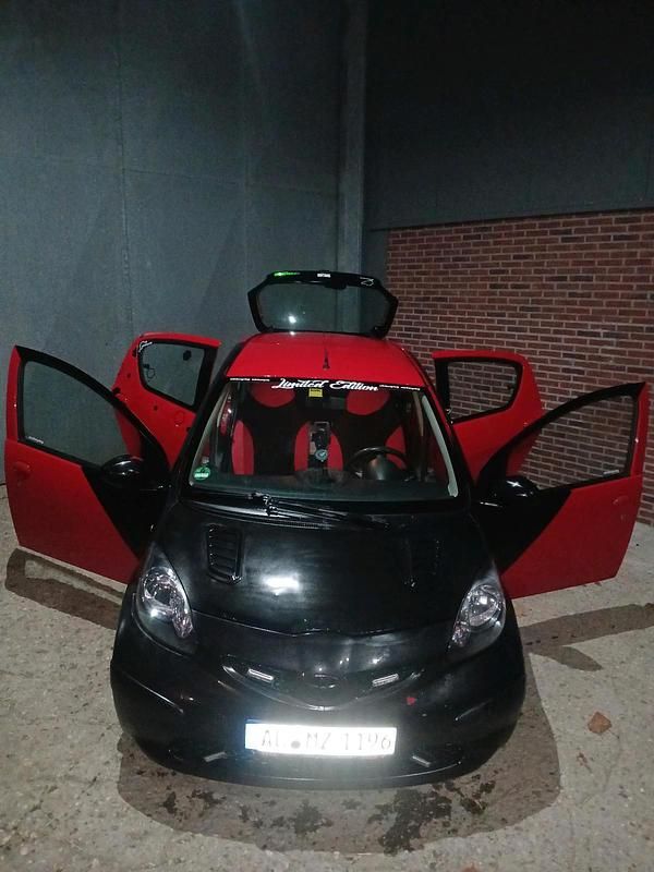 Rot Gebraucht 2007 Toyota Aygo Kleinwagen | 700 € - Bild 1/4