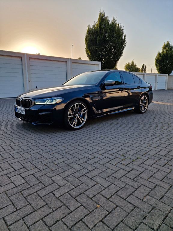 Schwarz Gebraucht 2022 BMW M550 Sport Line Limousine | 56.000 € (Guter Preis) - Bild 1/4