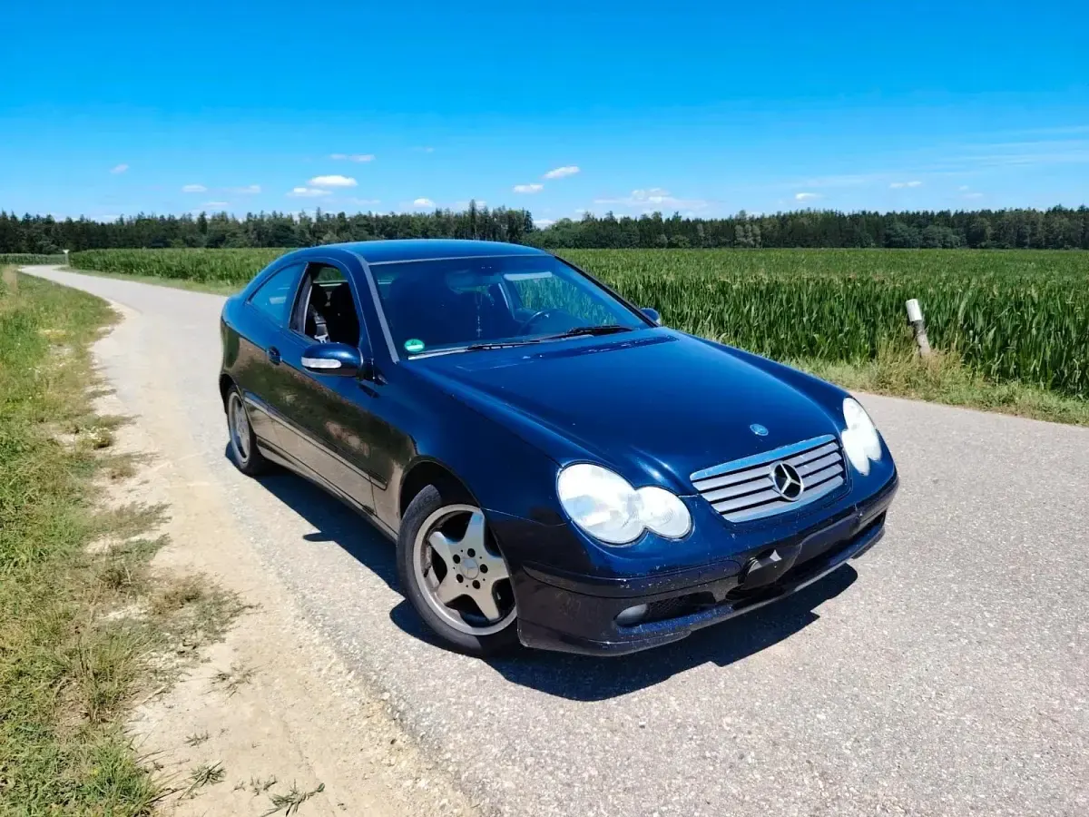 Gebraucht Mercedes C180 143 PS (105 kW) 2004 Blau Coupé