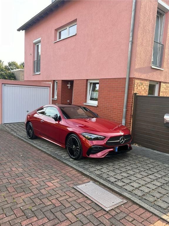 Rot Gebraucht 2024 Mercedes CLE200 AMG Line Premium Coupé | 54.900 € (Etwas zu teuer) - Bild 1/4