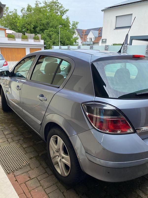 Gebraucht 2011 Opel Astra Limousine | 3.500 € (Fairer Preis) - Bild 1/4