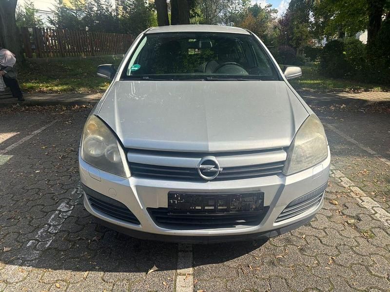 Grau Gebraucht 2004 Opel Astra Limousine | 699 € (Superpreis) - Bild 1/4