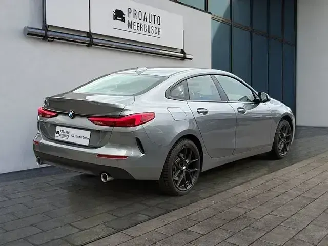 Gebraucht BMW 220 Performance 190 PS (139 kW) 2023 Skyscraper grau Coupé