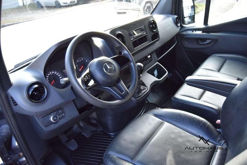 Gebraucht Mercedes Sprinter 163 PS (119 kW) 2020 Tenoritgrau metallic Van