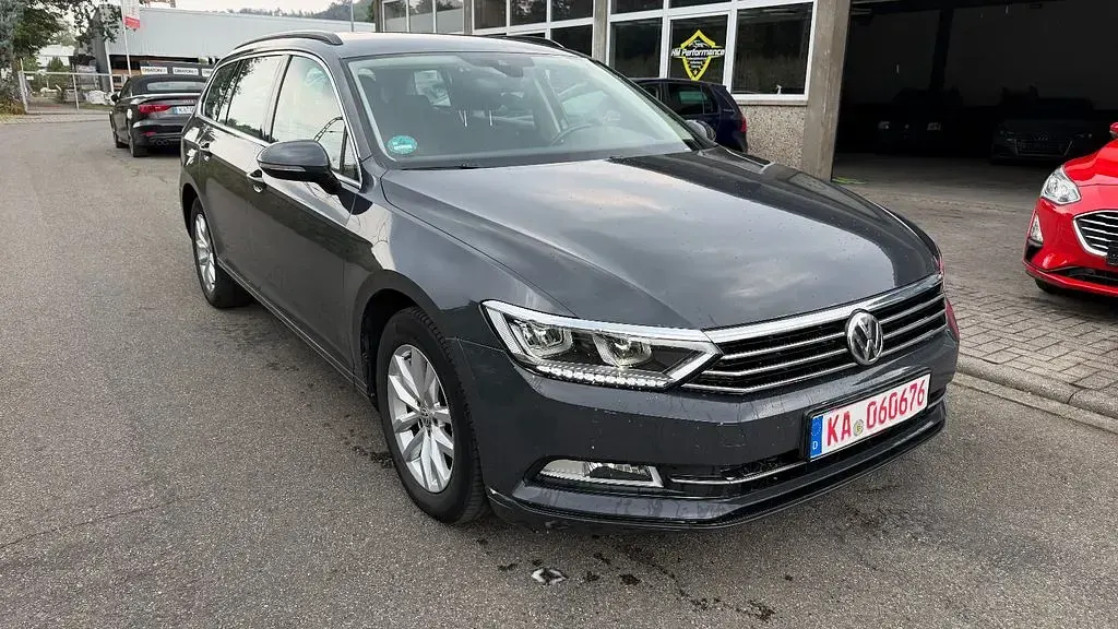 Gebraucht VW Passat Comfortline 150 PS (110 kW) 2018 Grau Kombi