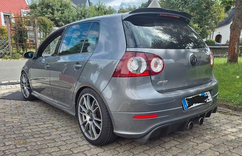 Grau Gebraucht 2006 VW Golf V R Limousine | 14.799 € - Bild 1/4