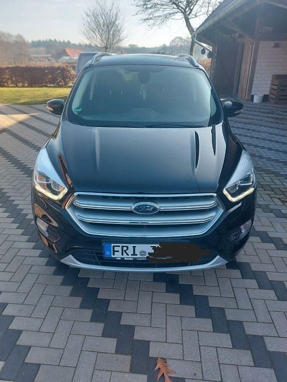 Gebraucht Ford Kuga Titanium 150 PS (110 kW) 2018 Schwarz SUV