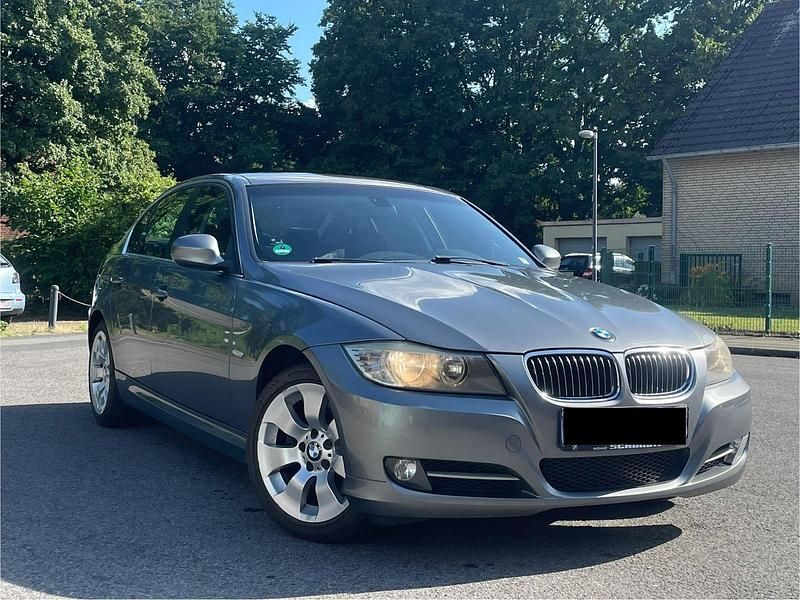 Grau Gebraucht 2010 BMW 325 Limousine | 6.999 € (Superpreis) - Bild 1/4