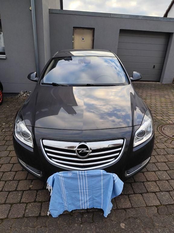Grau Gebraucht 2011 Opel Insignia Selection Limousine | 5.100 € (Guter Preis) - Bild 1/4
