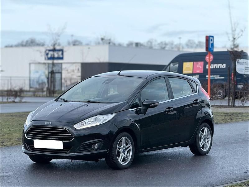 Schwarz Gebraucht 2015 Ford Fiesta Titanium Limousine | 3.250 € (Fairer Preis) - Bild 1/4