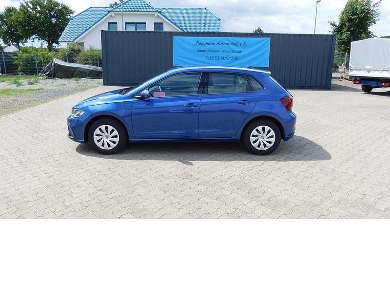 Blau Gebraucht 2023 VW Polo Life Limousine | 16.690 € (Guter Preis) - Bild 1/4