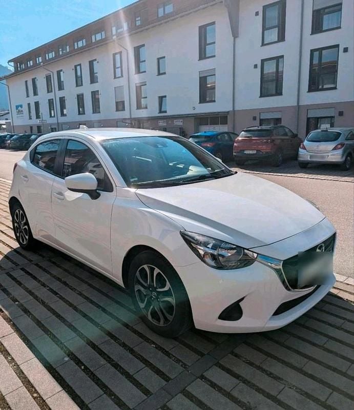 Used Mazda 2 75 HP (55 kW) 2017 White Hatchback