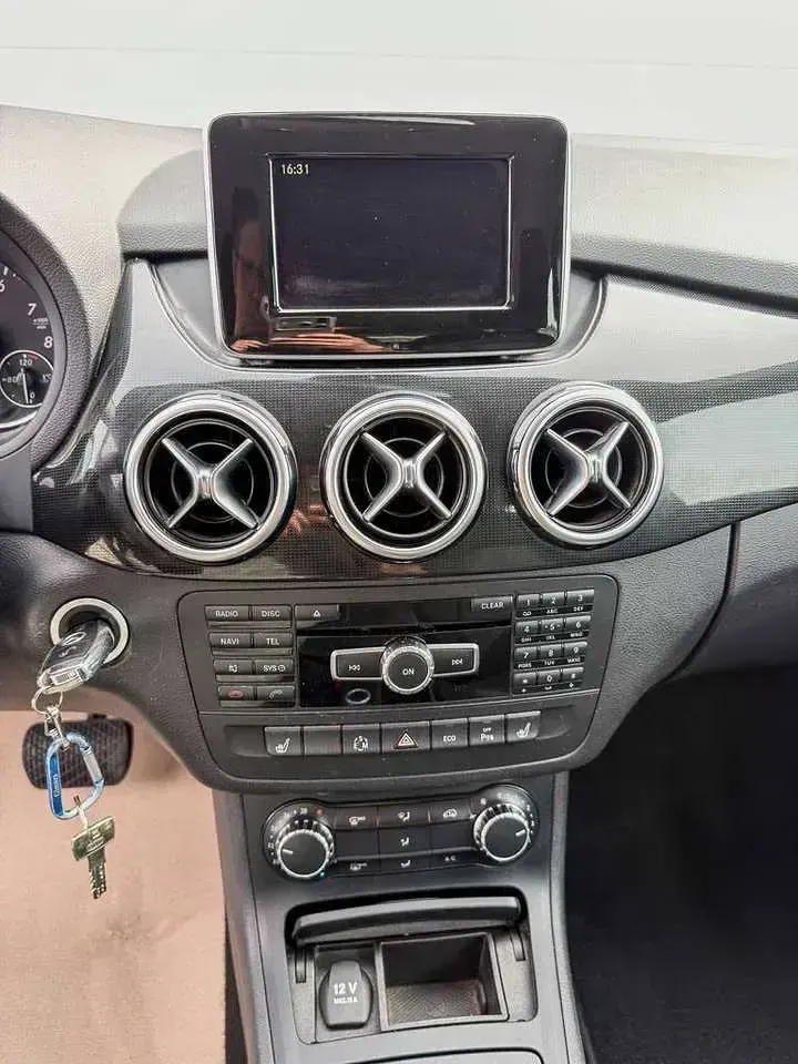 Gebraucht Mercedes B200 156 PS (114 kW) 2012 Grau Kleinwagen