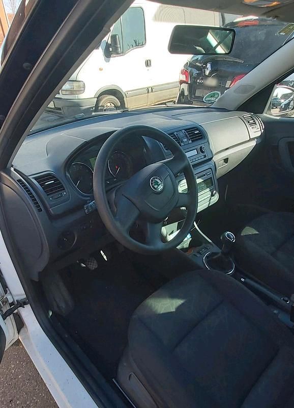 Gebraucht Skoda Roomster 85 PS (62 kW) 2012 Weiß Van / Kleinbus