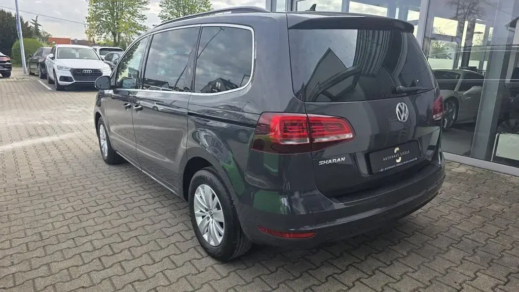 Gebraucht VW Sharan Comfortline 150 PS (110 kW) 2022 Uranograu Van / Kleinbus