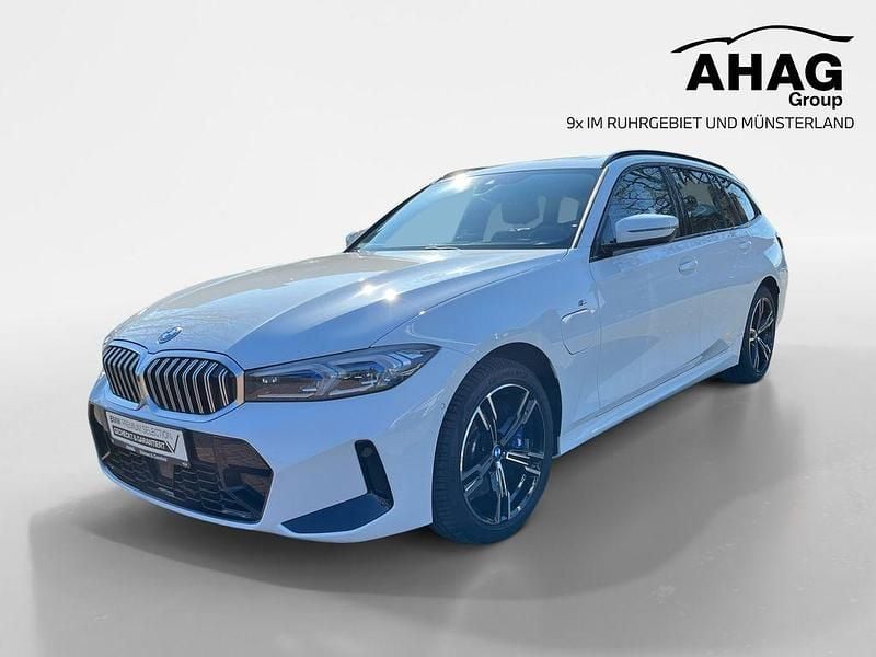 Gebraucht BMW 330e Performance 292 PS (214 kW) 2025 Weiß Kombi