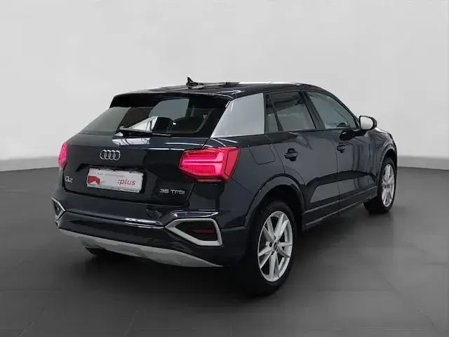 Neu Audi Q2 Advanced 150 PS (110 kW) 2025 Grau SUV