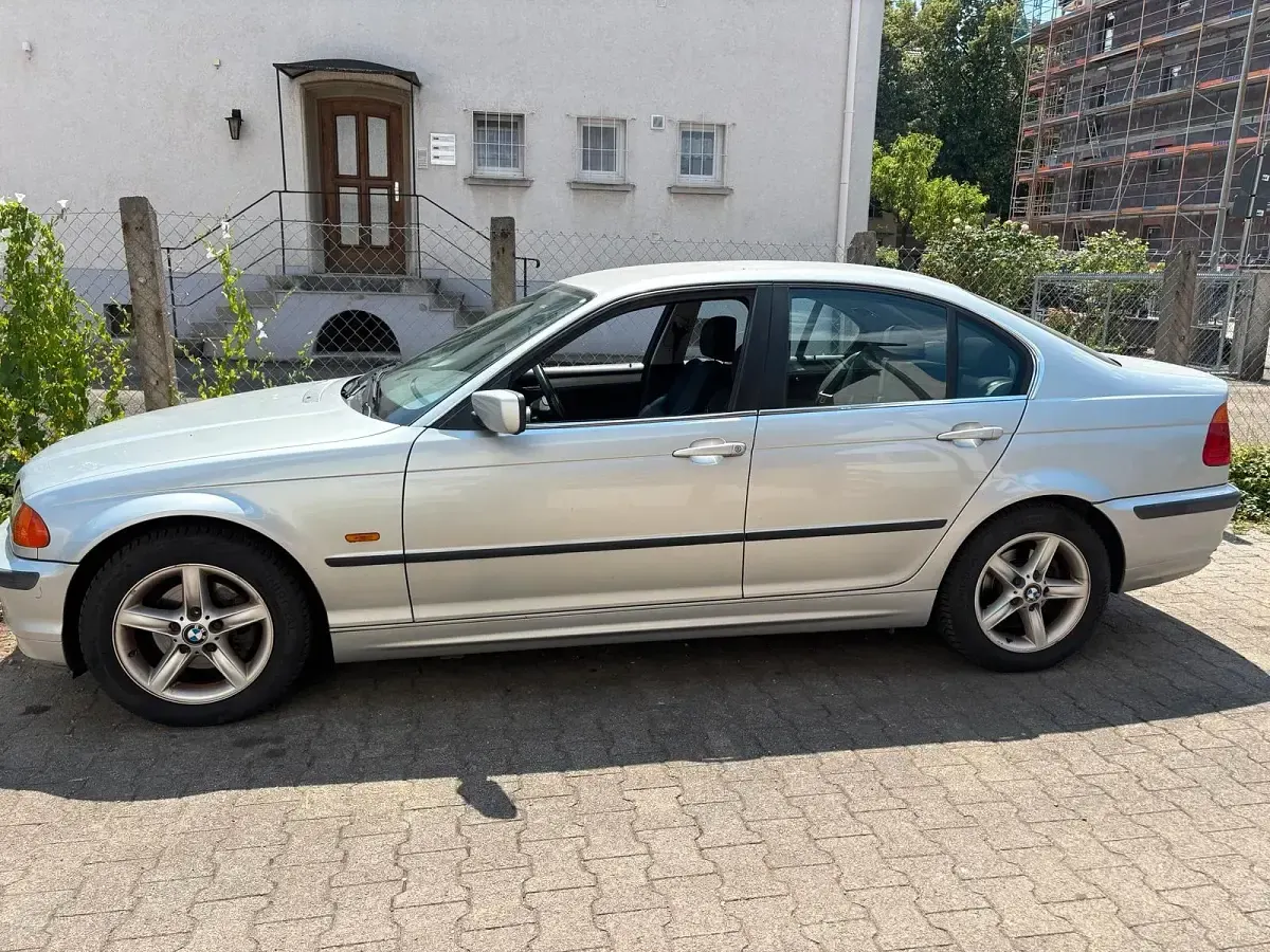Gebraucht BMW 320 131 PS (96 kW) 1998 Limousine