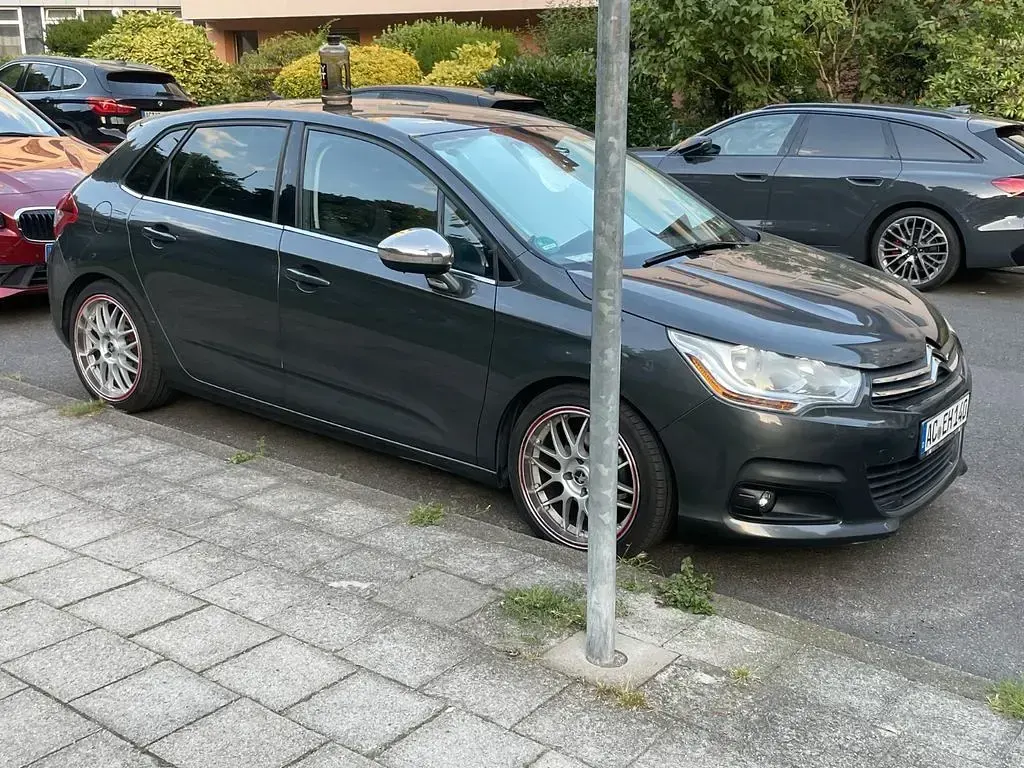 Gebraucht Citroën C4 Exclusive 111 PS (81 kW) 2012 Grau Limousine