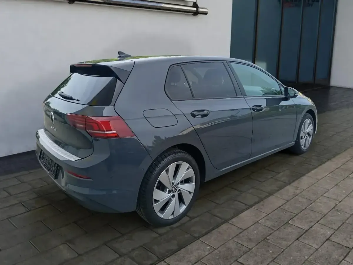 Gebraucht VW Golf VIII Goal 150 PS (110 kW) 2025 Delfingrau Limousine