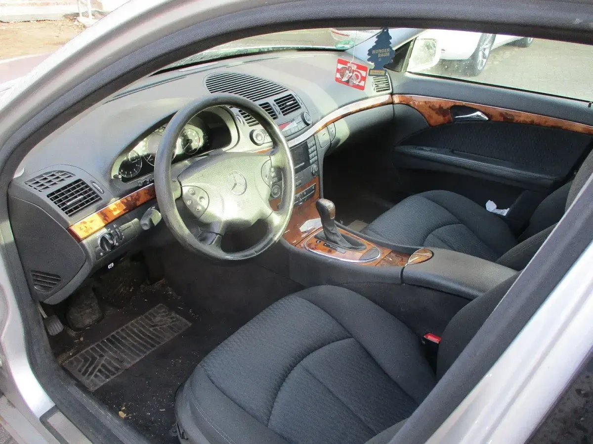 Gebraucht Mercedes E240 177 PS (130 kW) 2003 Silber Limousine
