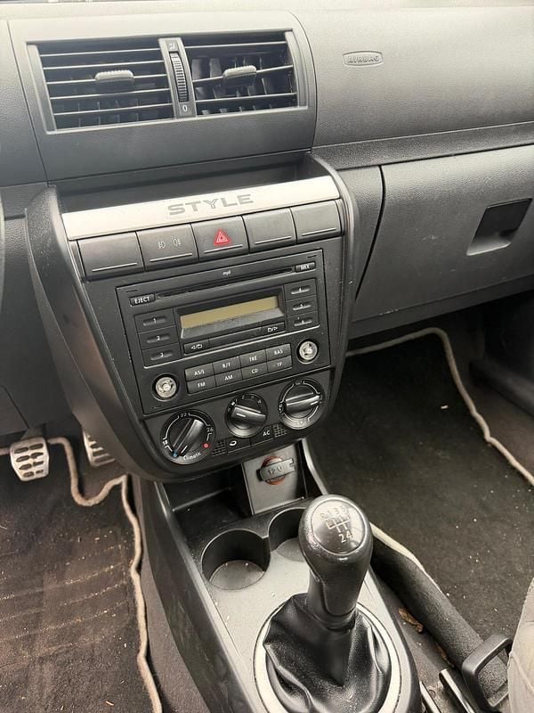 Gebraucht VW Fox Style 54 PS (39 kW) 2010 Schwarz Kleinwagen