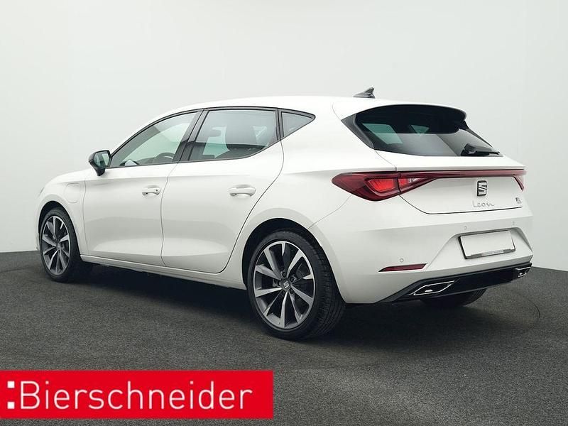 Gebraucht Seat Leon FR 204 PS (150 kW) 2024 Weiss Limousine