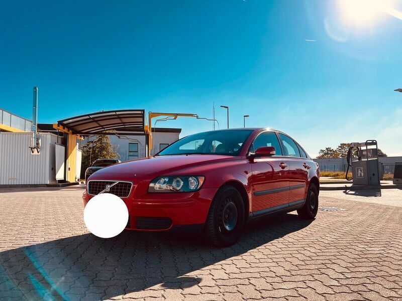 Rot Gebraucht 2004 Volvo S40 Limousine | 3.200 € (Fairer Preis) - Bild 1/4