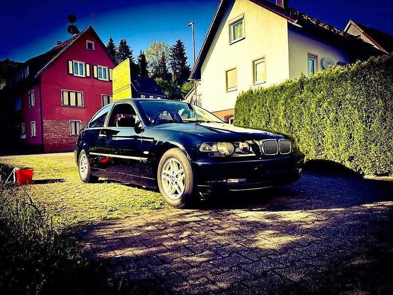 Schwarz Gebraucht 2002 BMW 316 Compact Kleinwagen | 1.100 € (Guter Preis) - Bild 1/4