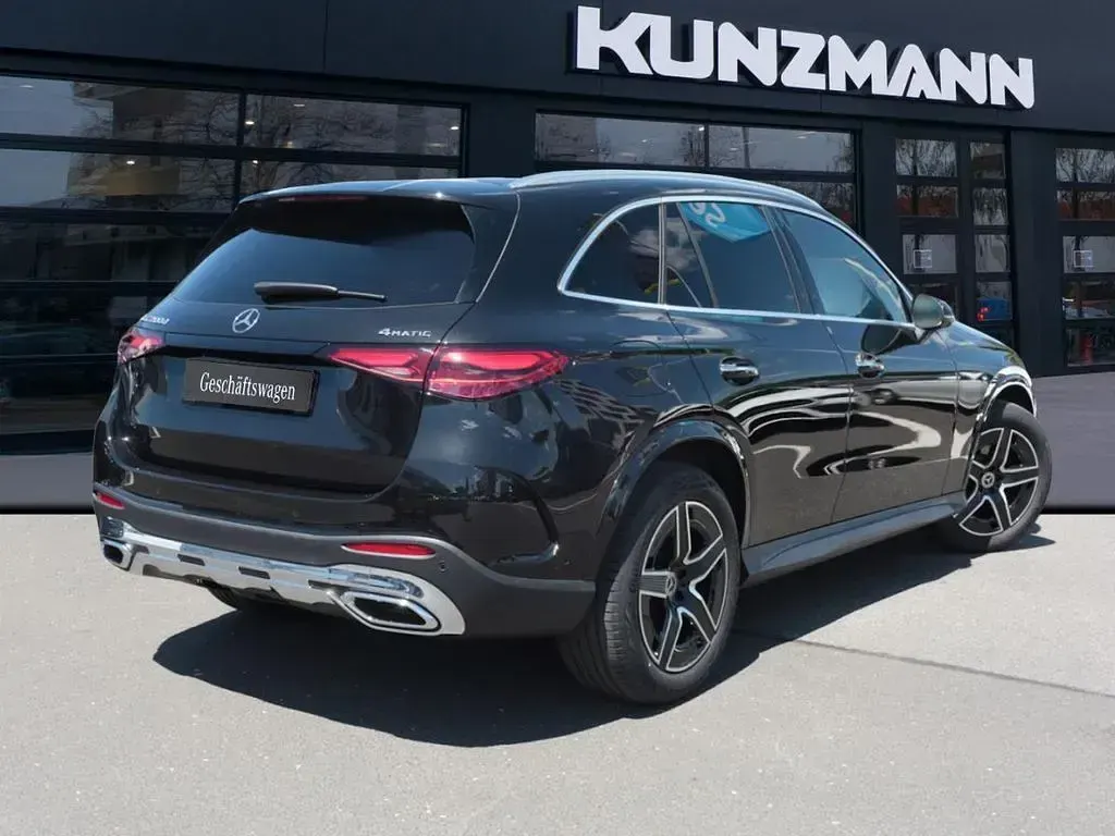 Gebraucht Mercedes GLC200 AMG 163 PS (119 kW) 2026 Metalliclack obsidianschwarz m SUV