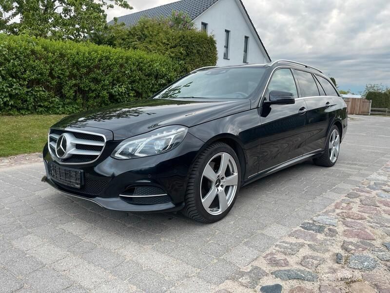 Schwarz Gebraucht 2013 Mercedes E350 Kombi | 12.999 € (Guter Preis) - Bild 1/4