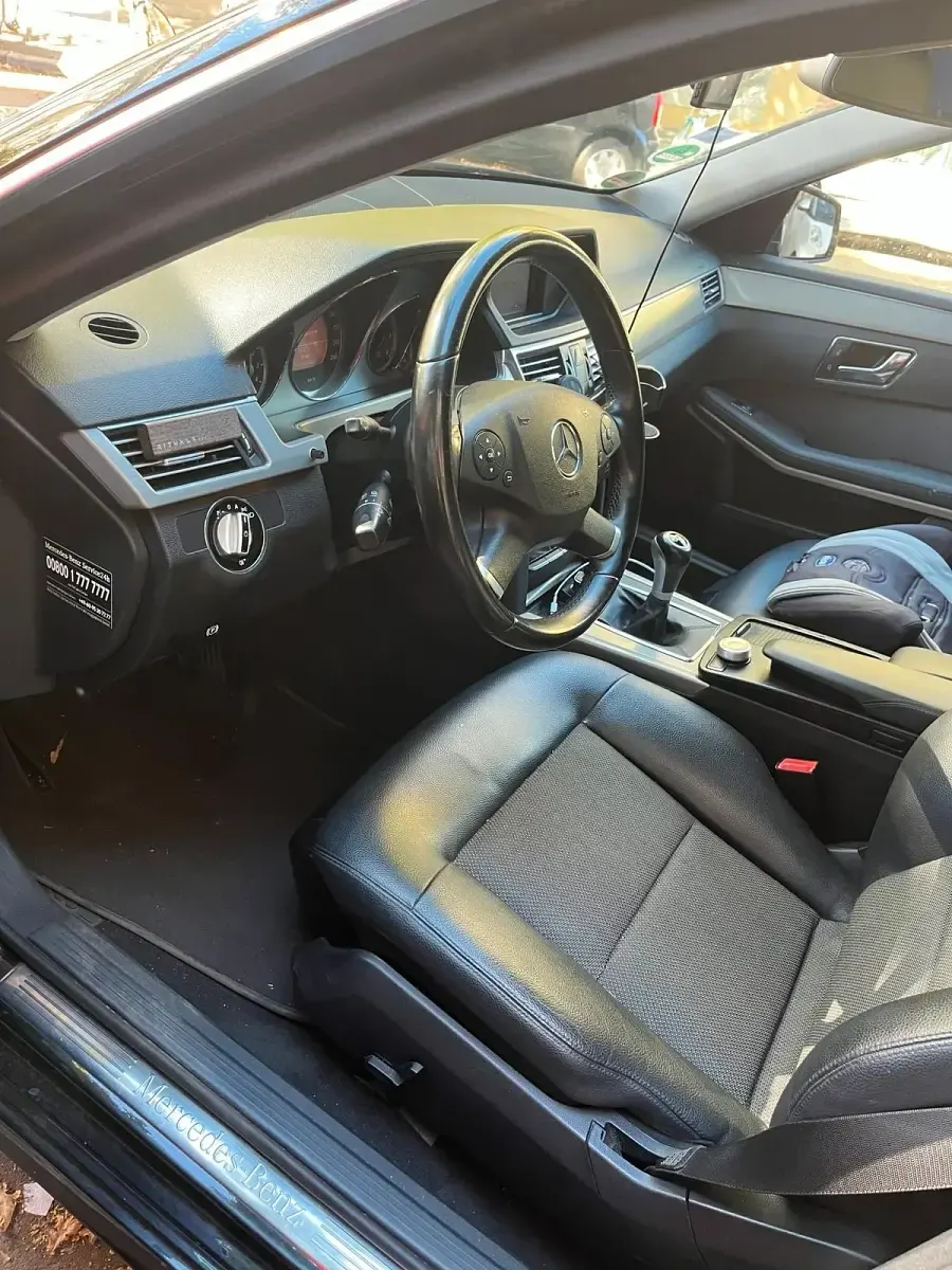 Second-hand Mercedes E250 204 CP (150 kW) 2009 Negru Berlinǎ