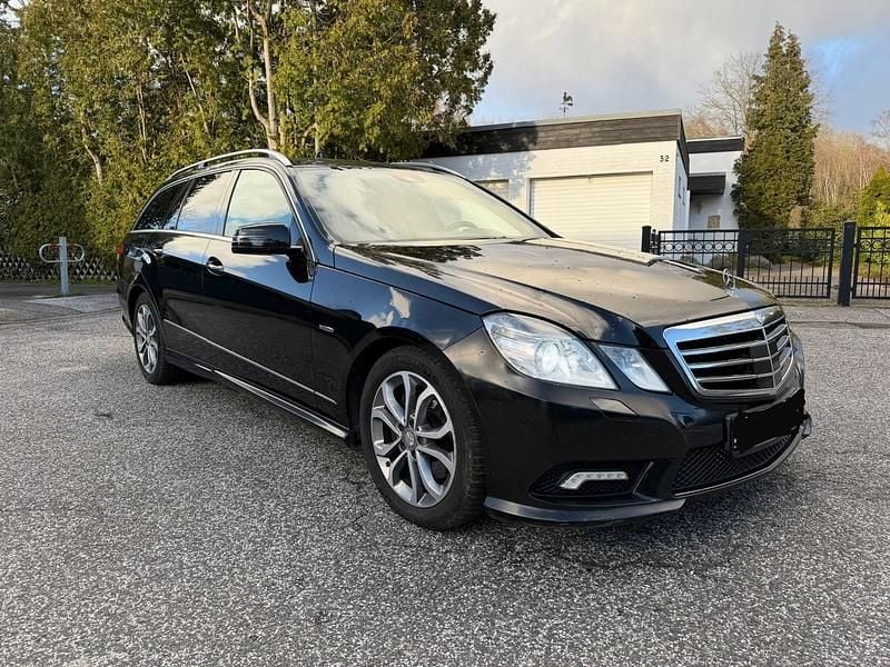 Gebraucht Mercedes E220 AMG 170 PS (125 kW) 2011 Schwarz Kombi