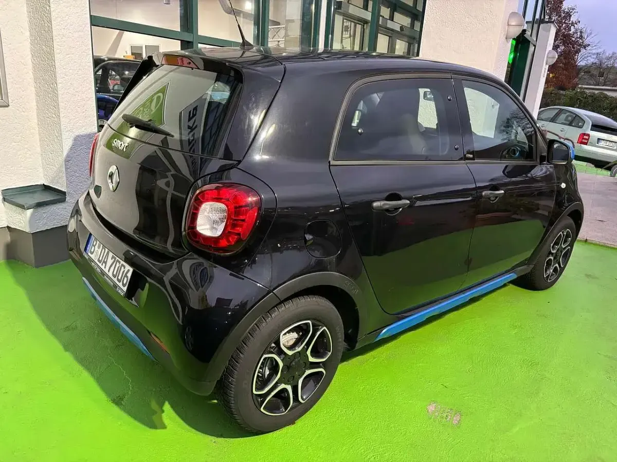Gebraucht Smart ForFour Electric Drive 60 kW (82 PS) 2019 Schwarz Kleinwagen