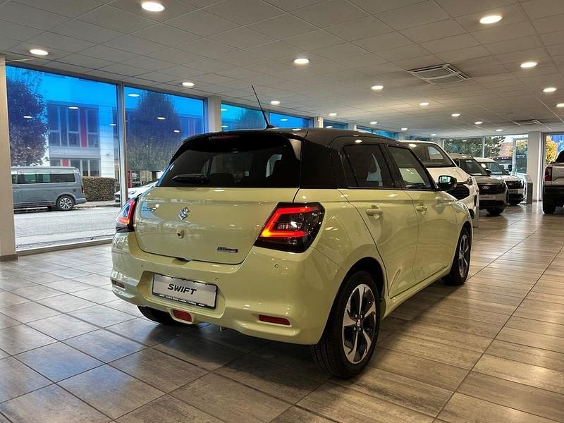 Neu Suzuki Swift Comfort+ 83 PS (61 kW) 2025 Hellgruen Kleinwagen