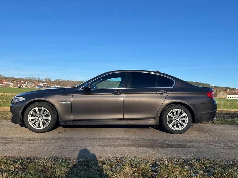 Gebraucht BMW 523 204 PS (150 kW) 2011 Braun Limousine