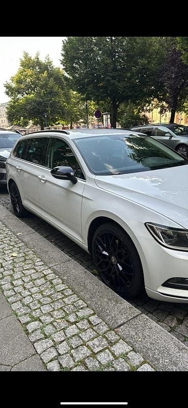 Weiß Gebraucht 2016 VW Passat Kombi | 8.750 € - Bild 1/4