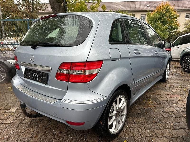 Gebraucht Mercedes B200 Sport Edition 136 PS (100 kW) 2010 Blau Van / Kleinbus