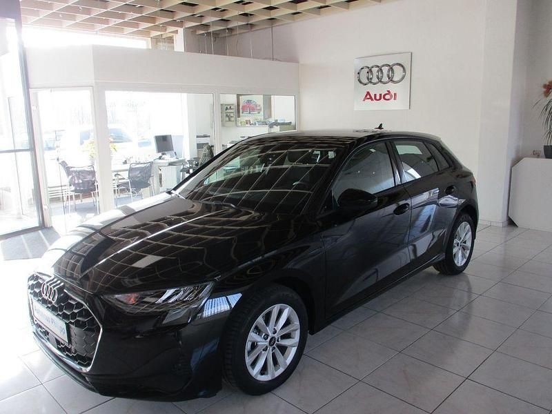 Neu Audi A3 Sport 116 PS (85 kW) 2025 Schwarz Limousine