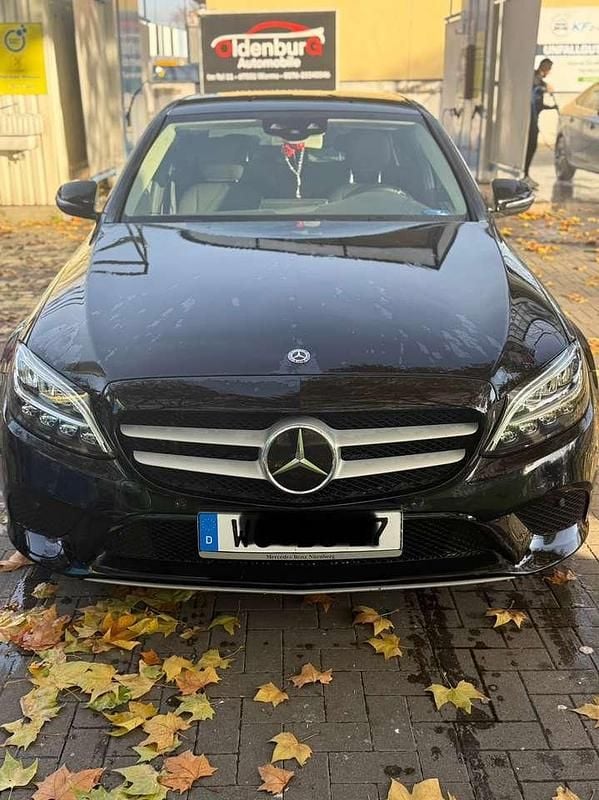 Schwarz Gebraucht 2018 Mercedes C220 Limousine | 22.200 € (Fairer Preis) - Bild 1/4