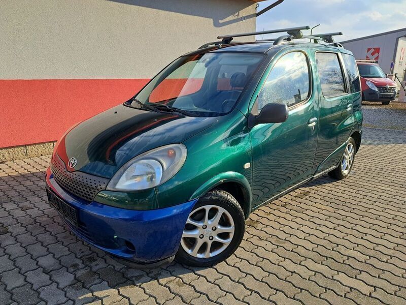 Grün Gebraucht 1999 Toyota Yaris Kombi | 1.250 € (Fairer Preis) - Bild 1/4