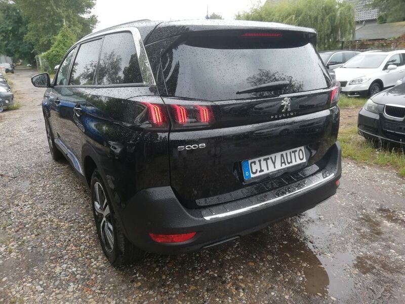 Gebraucht Peugeot 5008 Allure 131 PS (96 kW) 2022 Schwarz Van / Kleinbus