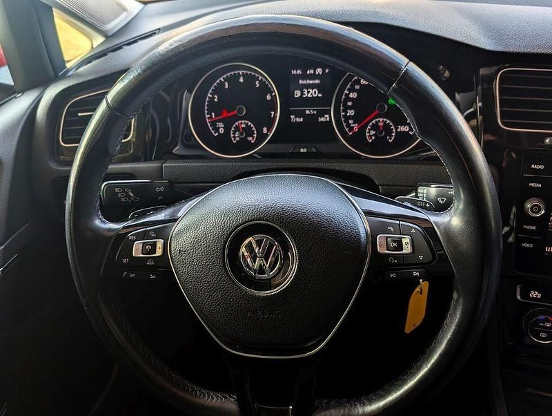 Gebraucht VW Golf VII Sound 125 PS (91 kW) 2018 Rot Limousine