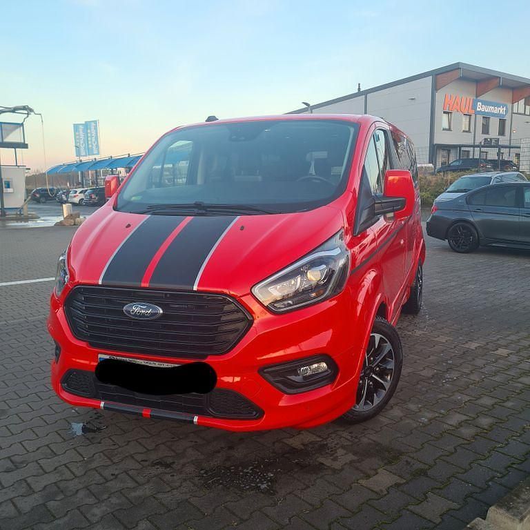 Gebraucht Ford Tourneo 185 PS (136 kW) 2019 Rot Van / Kleinbus