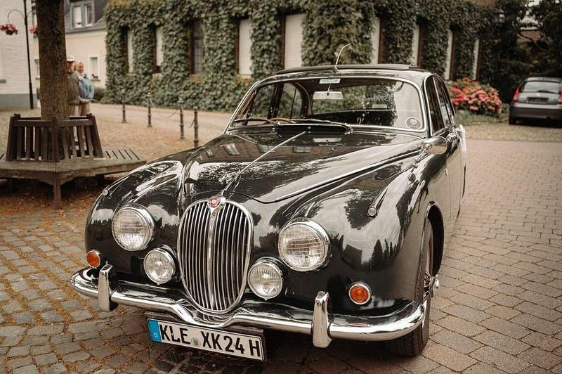 Grün Gebraucht 1968 Jaguar MK II Limousine | 25.500 € - Bild 1/4