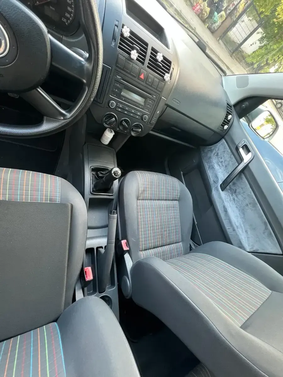 Gebraucht VW Polo 64 PS (47 kW) 2005 Grau Kleinwagen